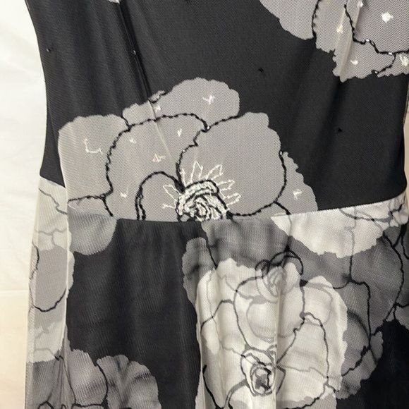 BCBG Max‎ Azaria black & white floral beaded dress Size 4 Pre-Owned - Picture 3 of 11